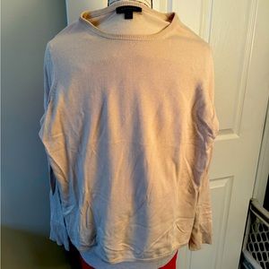 Ann Taylor crew neck sweater size medium like new